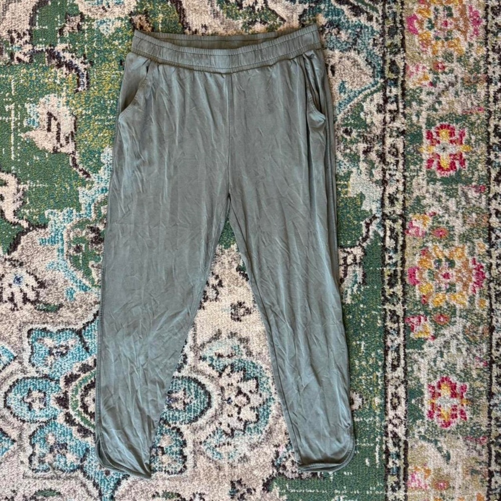 Women's American Eagle Outfitters Sage Green Yoga Flowy Pants